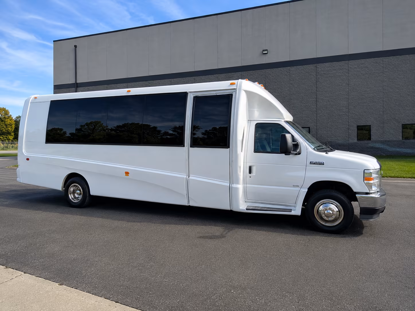bus rentals for corporate groups traveling between doral and the port of miami