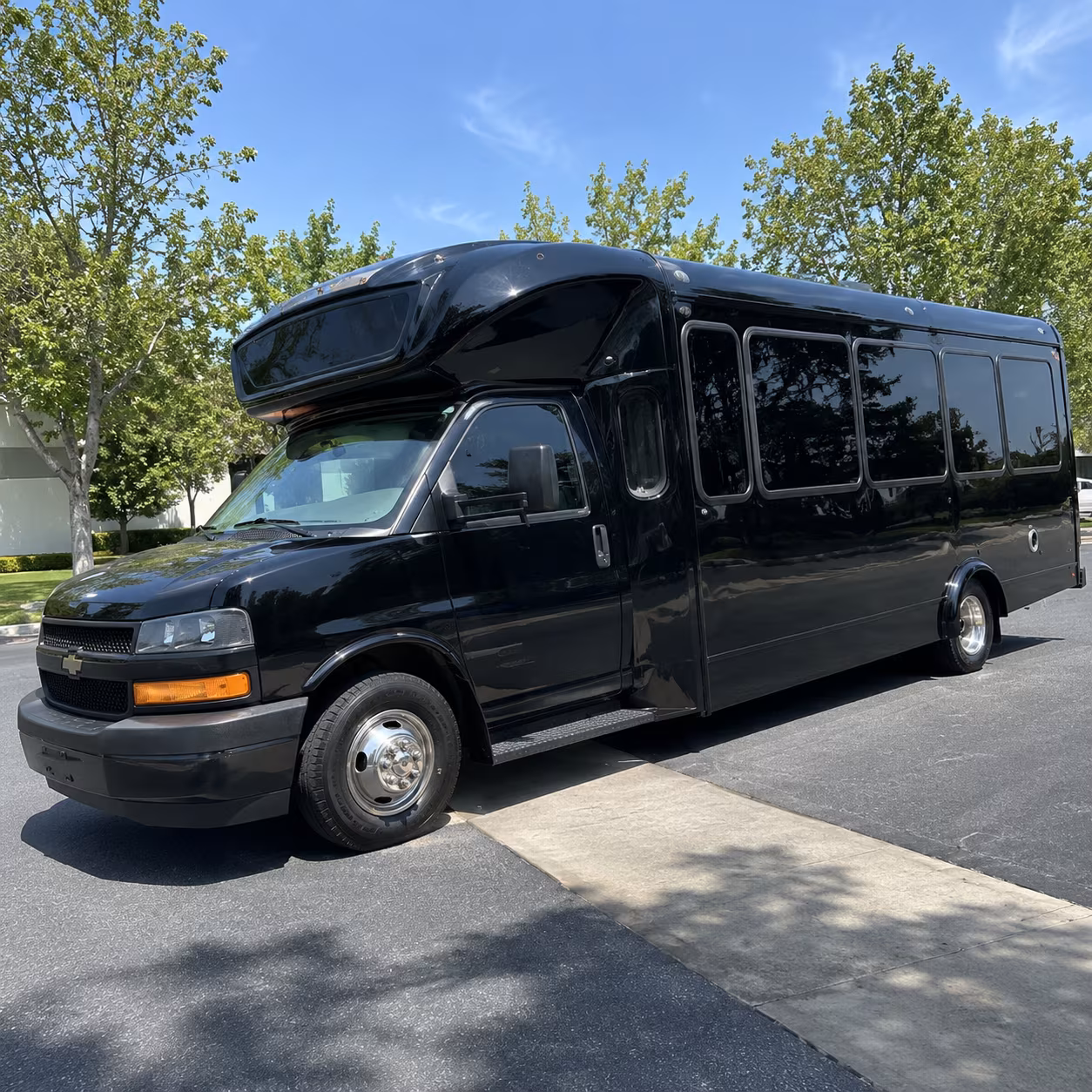 doral 15 passenger party bus