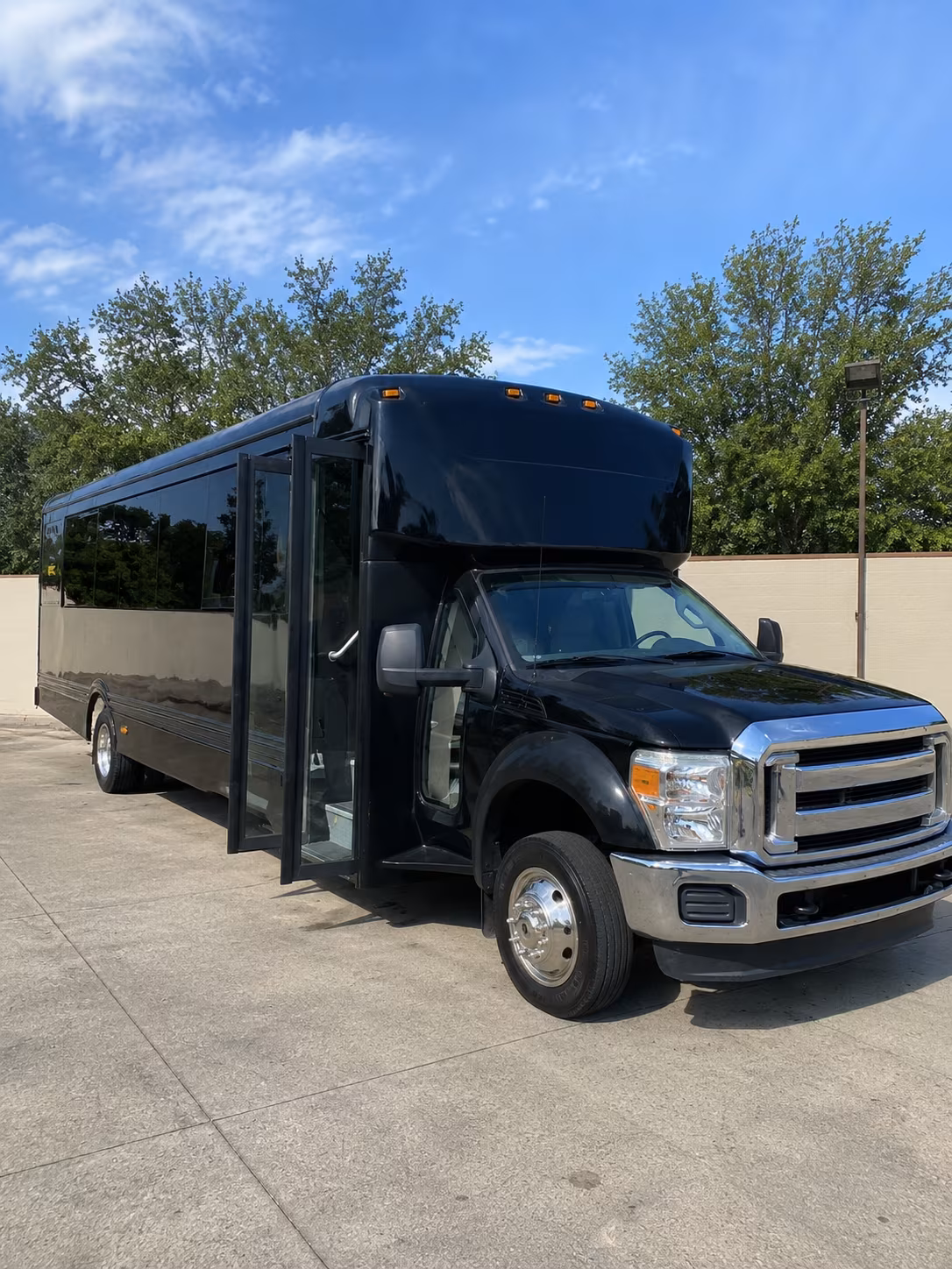 doral 20 passenger party bus